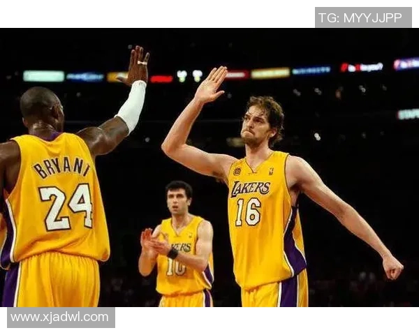 2008年NBA湖人与骑士对决回顾：经典比赛瞬间与球星表现分析